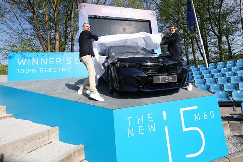 Christian Ach (Leiter BMW Deutschland), Patrik Kühnen (Turnierdirektor BMW Open) Dingolfing Produktion vollelektrischer BMW.jpg