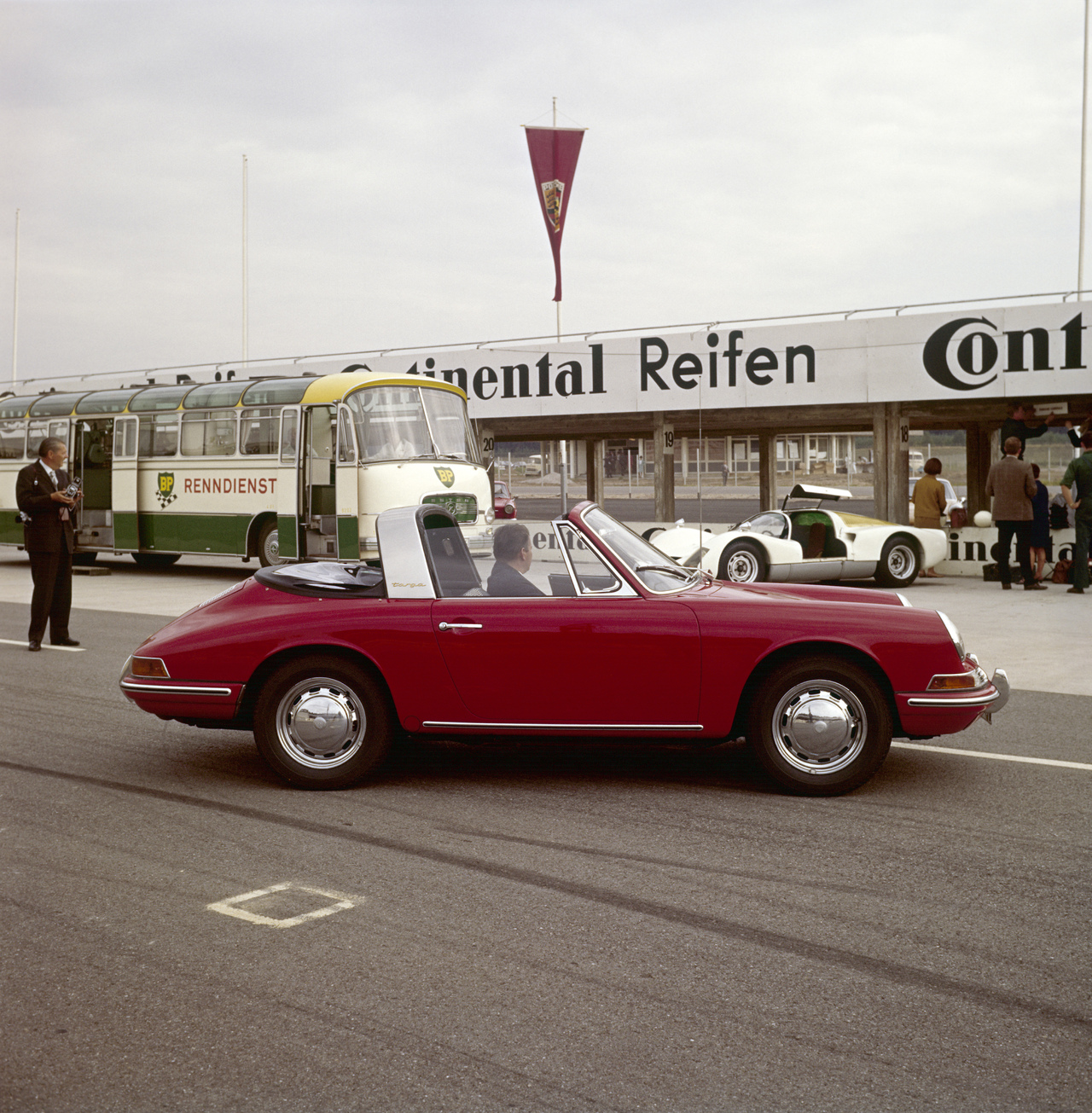 Porsche News: Die Historie des Porsche Targa – Das Targa-Konzept interpretiert das Porsche-Fahrgefühl neu.