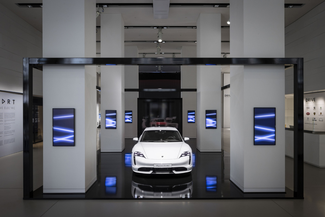 Porsche eröffnet Ausstellung „Porsche – Pionier der Elektromobilität“ in Berlin.