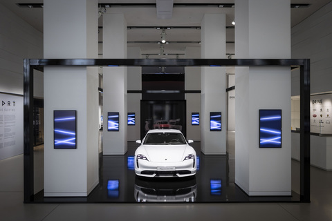 Porsche eröffnet Ausstellung „Porsche – Pionier der Elektromobilität“ in Berlin.