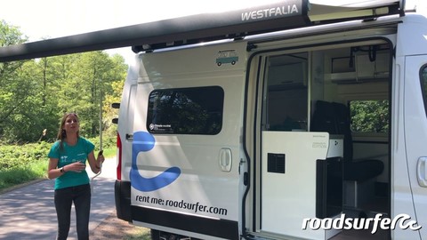 roadsurfer - Fiat Ducato Westfalia - Markise des roadsurfer Road House (BQ).jpg