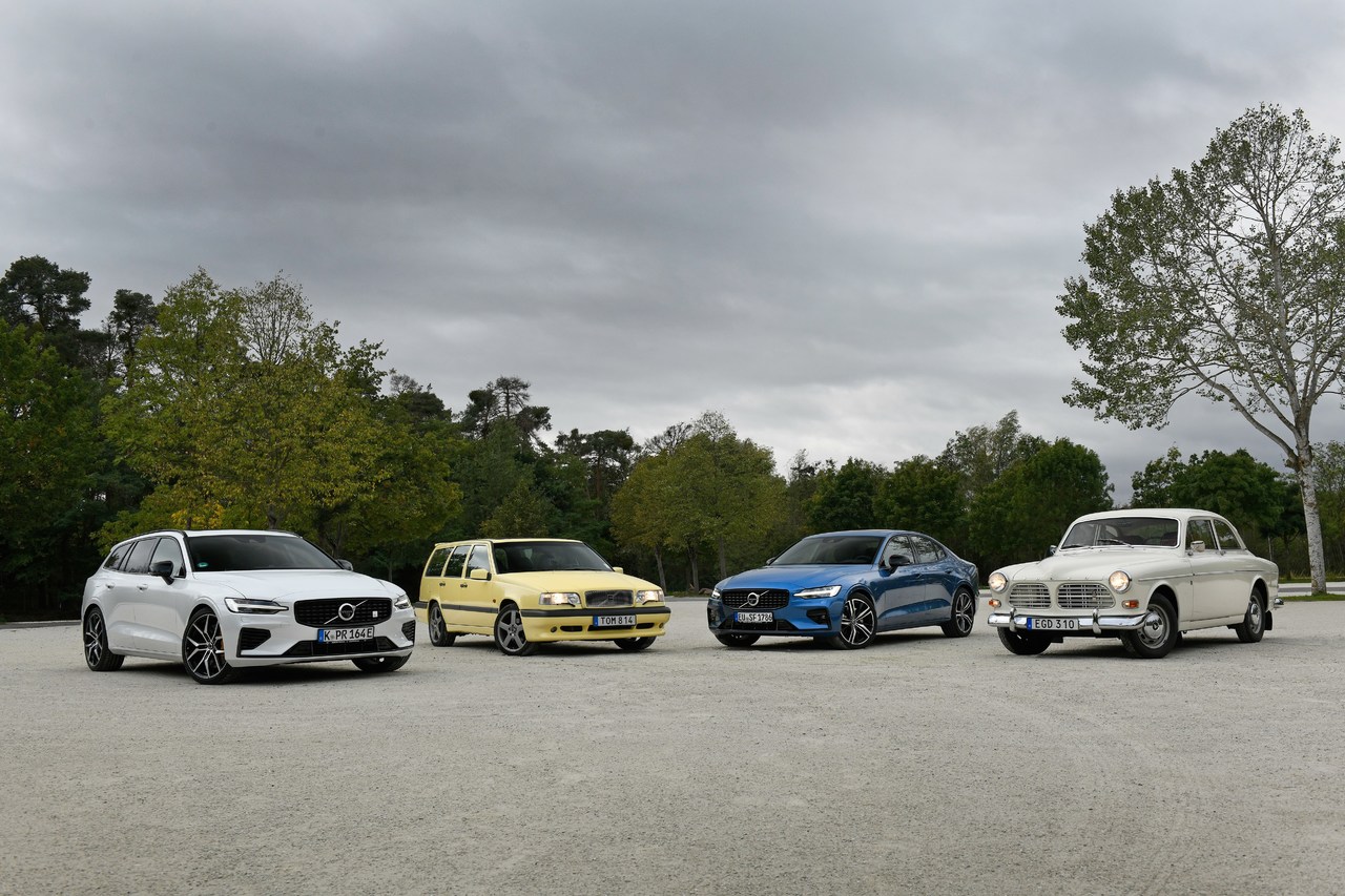 Volvo News: Ikonisches Duell der Generationen: Volvo Limousinen und Kombis im Wandel der Zeit.