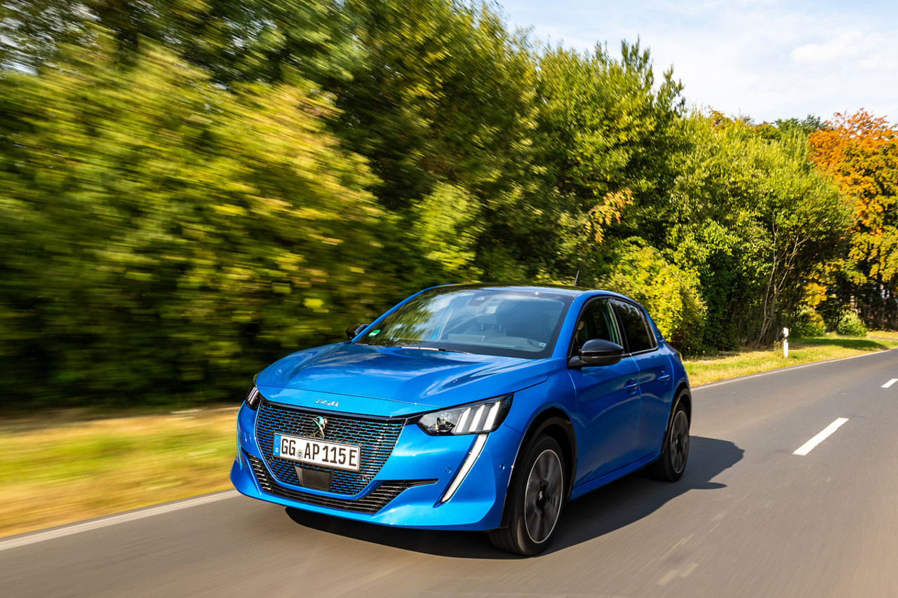 Komfort und Sicherheit seit 25 Jahren: Vom PEUGEOT 106 Premium bis zum vollelektrischen PEUGEOT e-208 GT