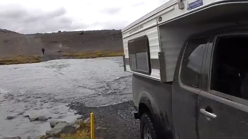 Teil 2/6: Island mit der Wohnkabine. Toyota Hilux mit Four Wheel Campers Fox