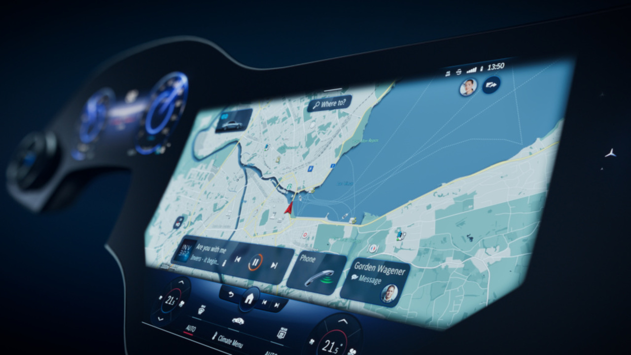 Neue MBUX-Generation mit intelligenten, neuen Features wie dem „Mercedes Travel Knowledge“