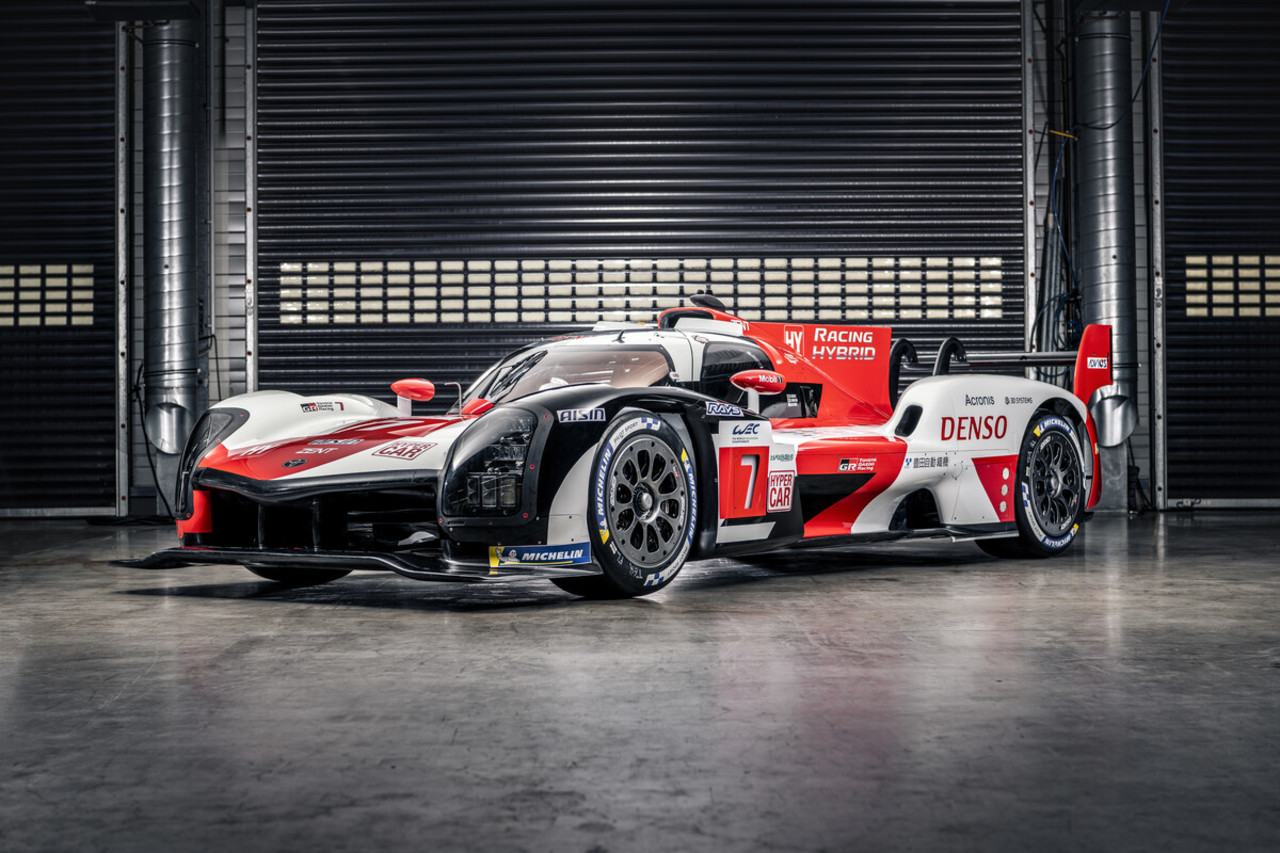 Toyota Gazoo Racing stellt neues Hypercar GR010 Hybrid vor...