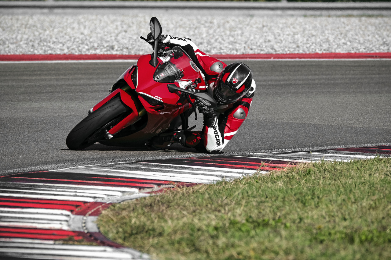 Produktionsstart der neuen SuperSport 950 in Borgo Panigale.