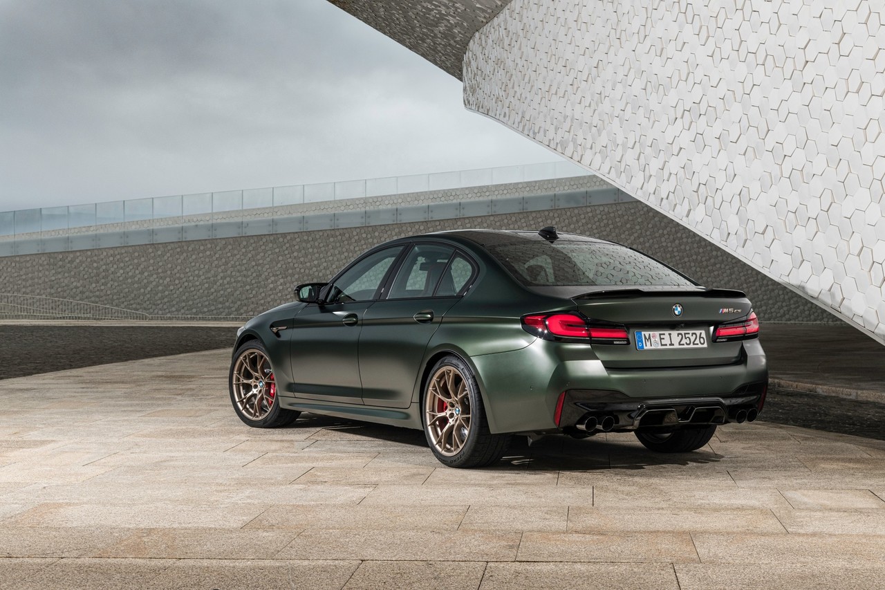 Der neue BMW M5 CS setzt die Reihe der besonders sportlichen CS-Modelle der BMW M GmbH fort.