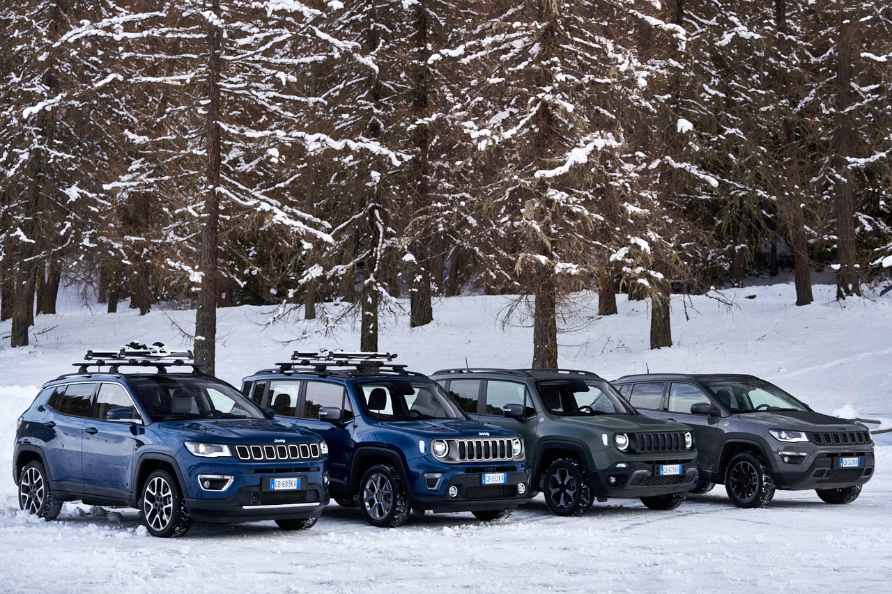 Jeep® Renegade und Compass 4xe machen das Fahren auf Schnee und Eis sicherer und einfacher...