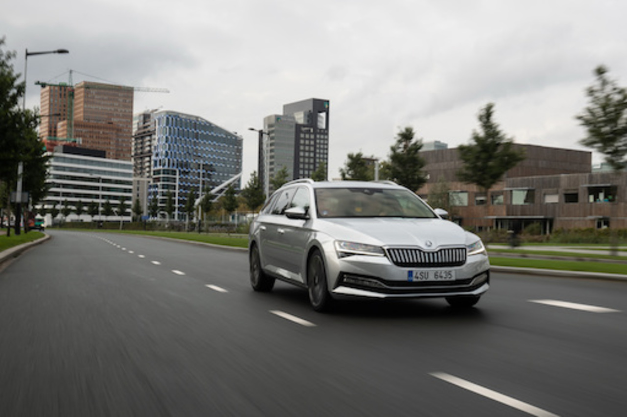 ,Restwertriese 2025‘: ŠKODA ENYAQ iV, KAROQ und SUPERB COMBI überzeugen mit Top-Werterhalt