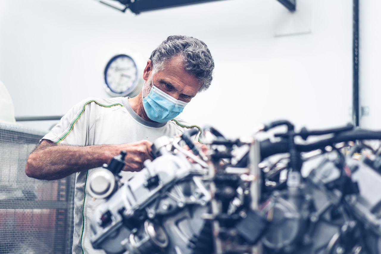 ERSTER BACALAR W12-MOTOR FÜR KUNDEN SCHLIESST TESTPHASE AB,