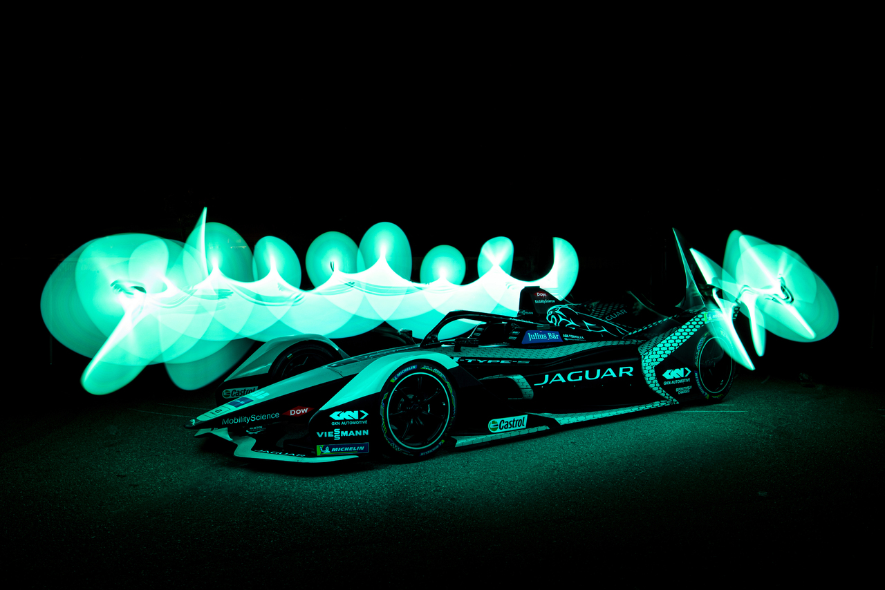 JAGUAR RACING BEREIT FÜR DIE SIEBTE SAISON DER FORMEL E UNTER DEM LICHT IN SAUDI ARABIEN.