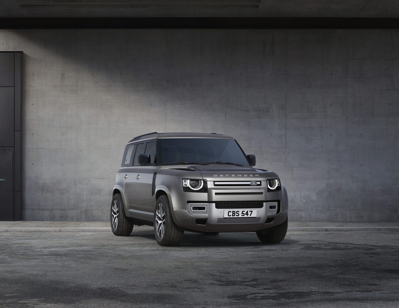 Land Rover Defender mit V8-Topmotorisierung und weiteren Modellvarianten...