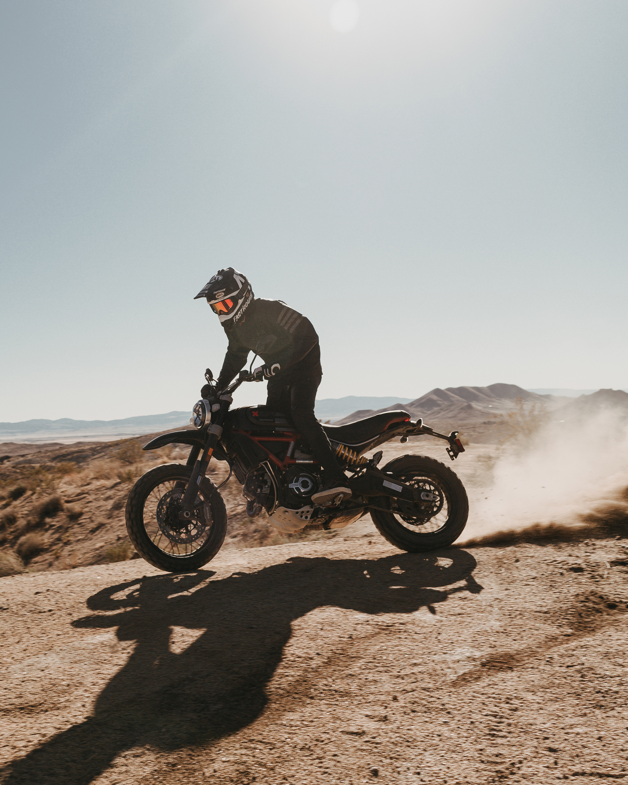 Ducati Scrambler Desert Sled Fasthouse: limitierte und nummerierte Edition zur Feier des Sieges beim Mint 400.