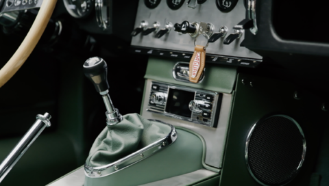 Jaguar E-Type 60 Jahre Collection Coupé und Roadster Details.png