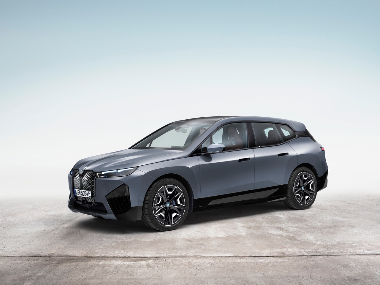 Der neue BMW iX xDrive40 und der neue BMW iX xDrive50.