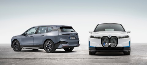 Der neue BMW iX xDrive40 und der neue BMW iX xDrive50.