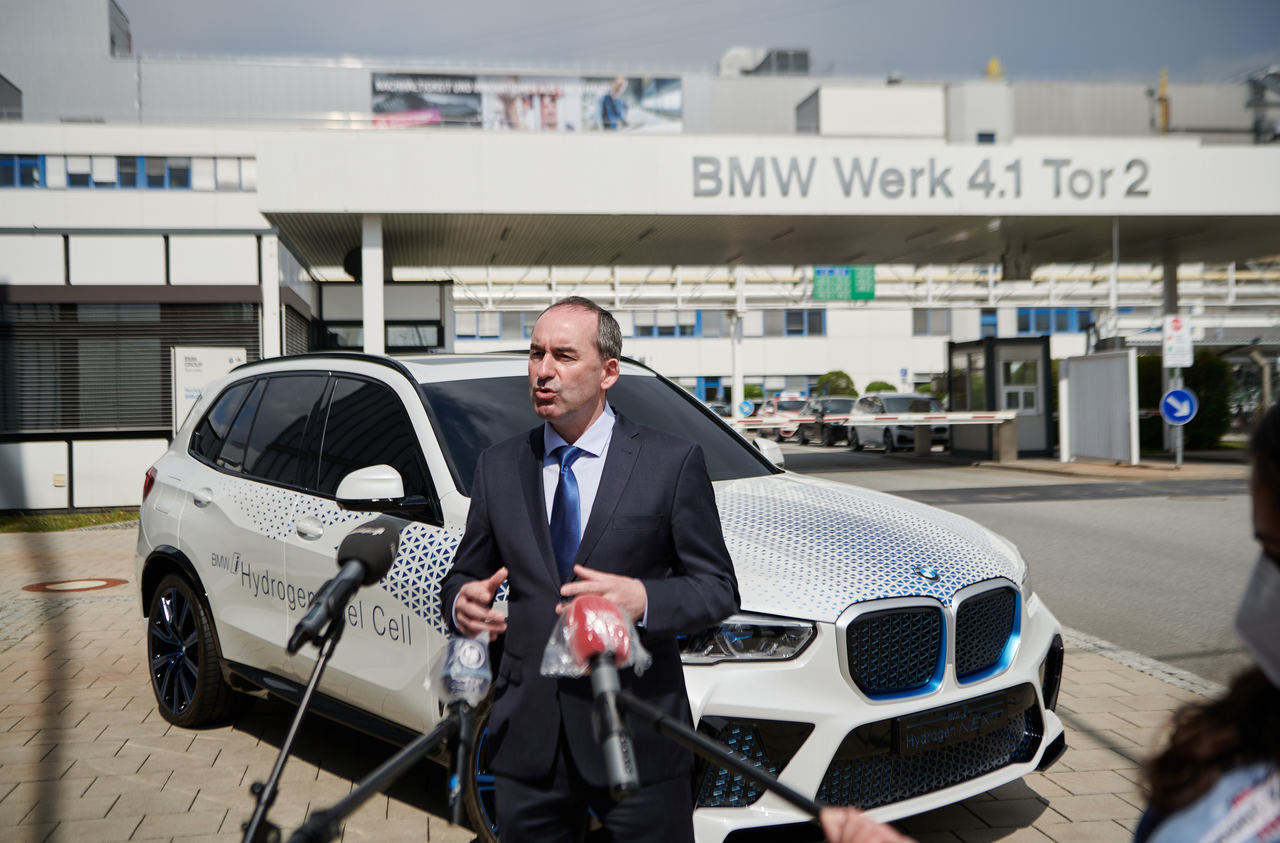 BMW: Innovationstreiber der Wasserstoff-Technologie für eine nachhaltige, CO2-freie Mobilität von morgen...