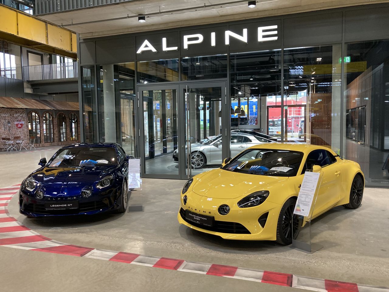 Alpine eröffnet Showroom in der Motorworld München.
