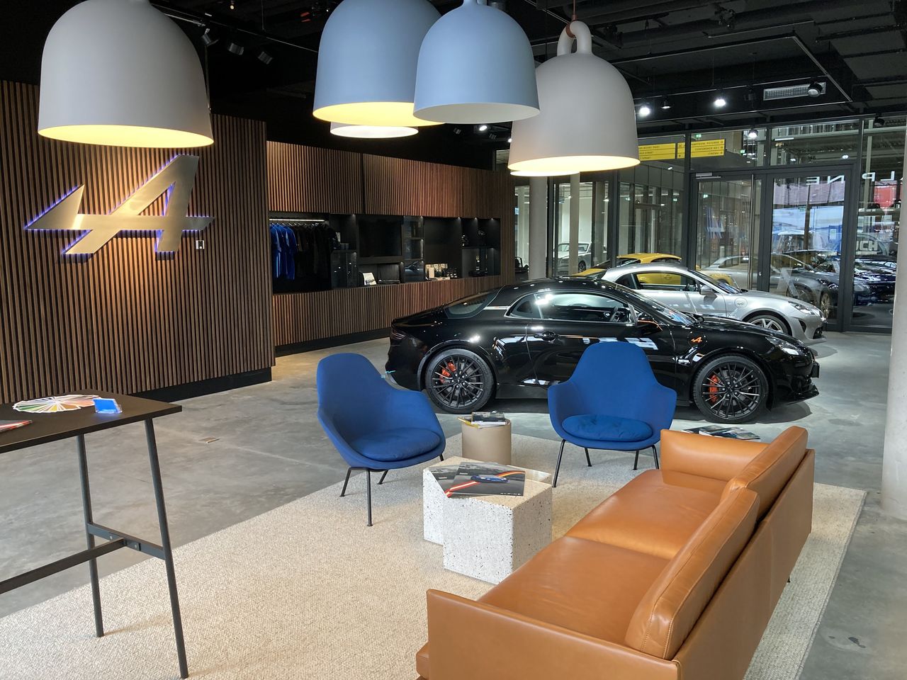 Alpine eröffnet Showroom in der Motorworld München.