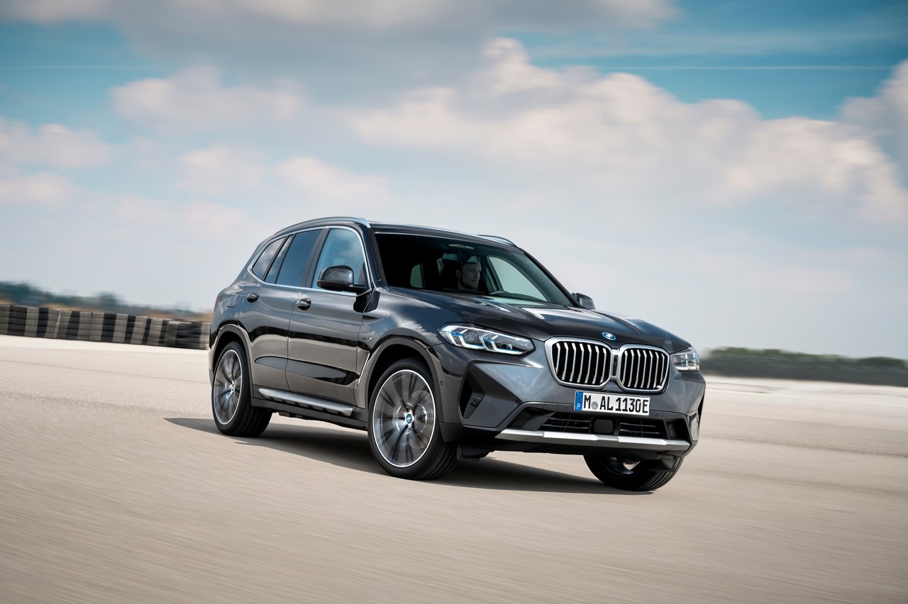 Der neue BMW X3 und der neue BMW X4.