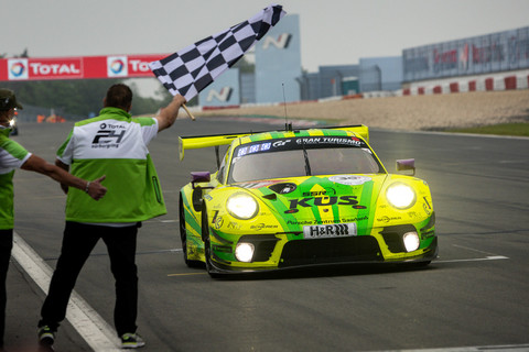 24 Stunden Nürburgring Porsche Manthey Sieg 2021.jpg