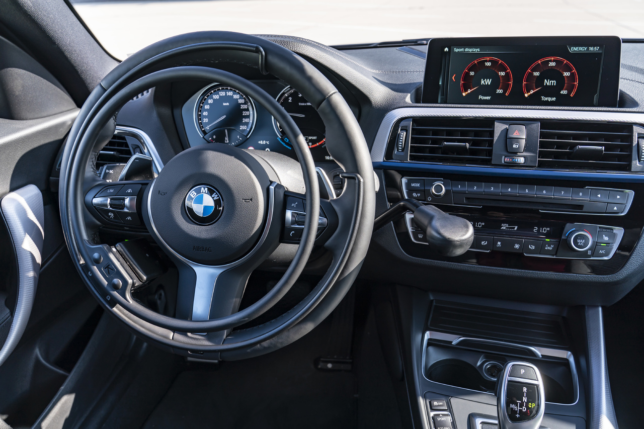 Freiheit und Fahrspaß: Die BMW und MINI Driving Experience für Menschen mit Behinderung.