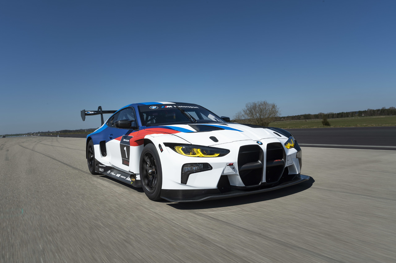 Premiere in der „Eau Rouge“: BMW M4 GT3 bei den „Official Test Days“ vor den 24 Stunden von Spa-Francorchamps.