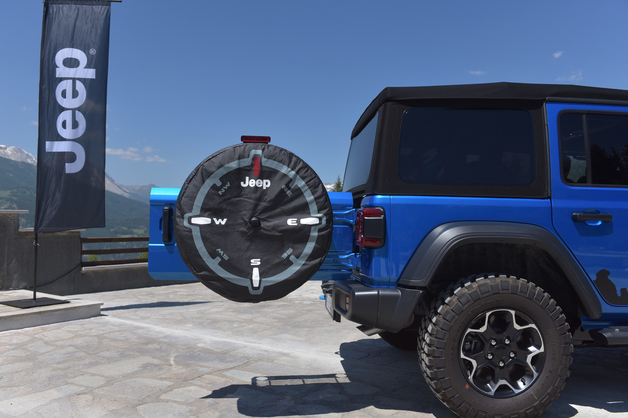 Über 100 authentische Zubehörteile von Mopar® für den neuen Jeep® Wrangler 4xe