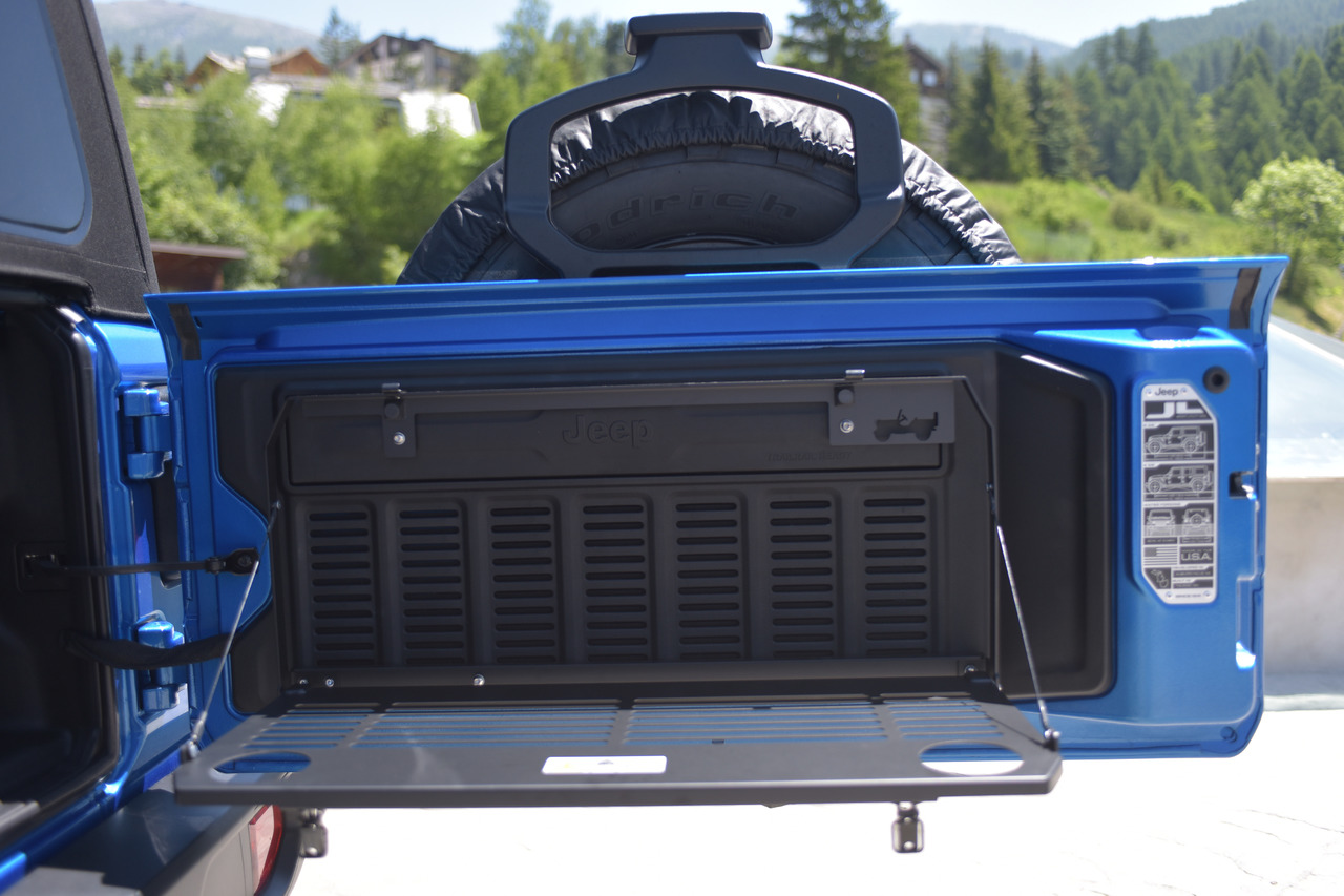 Über 100 authentische Zubehörteile von Mopar® für den neuen Jeep® Wrangler 4xe