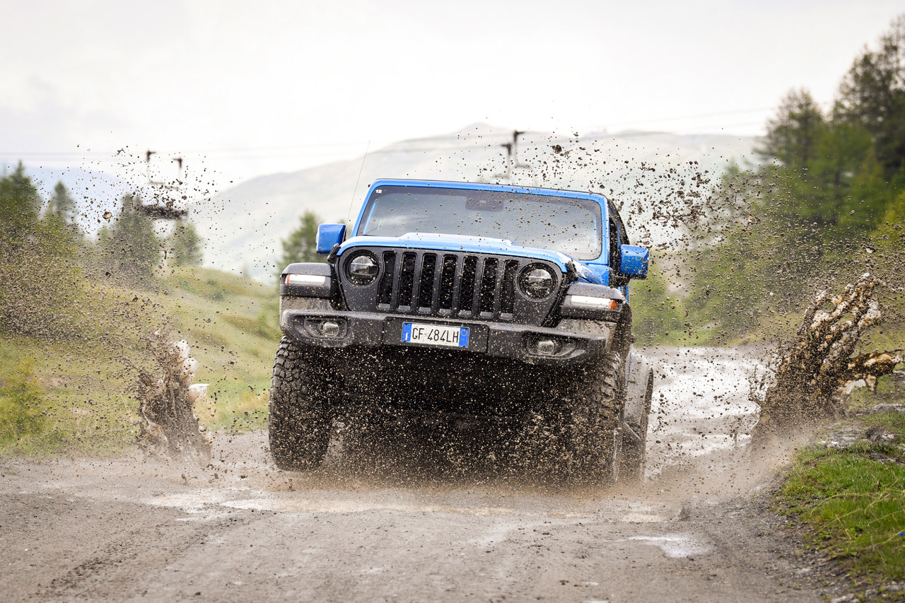 Über 100 authentische Zubehörteile von Mopar® für den neuen Jeep® Wrangler 4xe