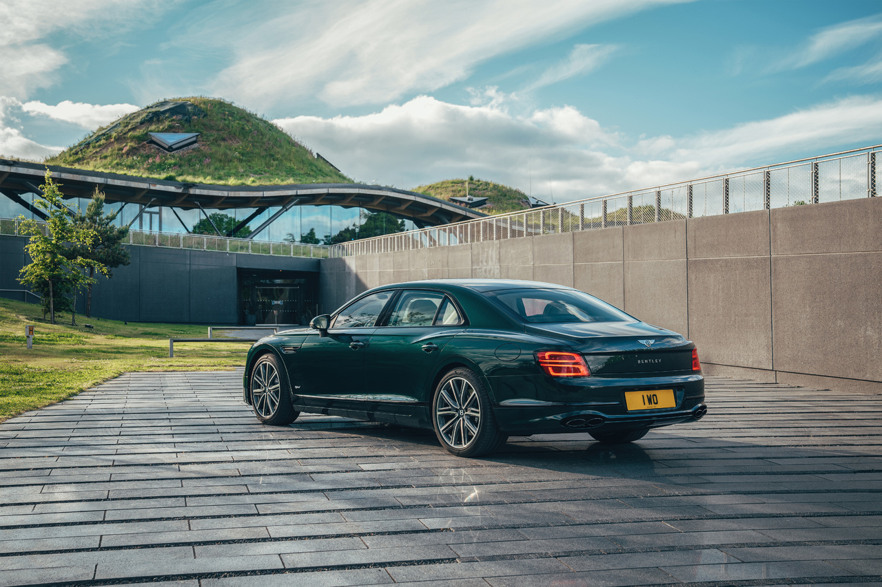 Die beste Luxuslimousine der Welt wird "grüner" – der neue Bentley Flying Spur Hybrid.