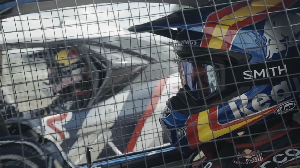2017: Carlos Sainz vs. Carlos Sainz Jr. – A race to define who is faster in a car cross. (Spanish)