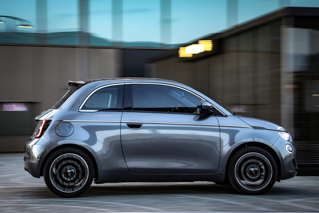 Der neue Fiat 500 erhält 5-Sterne und Bestnoten im Green NCAP Test