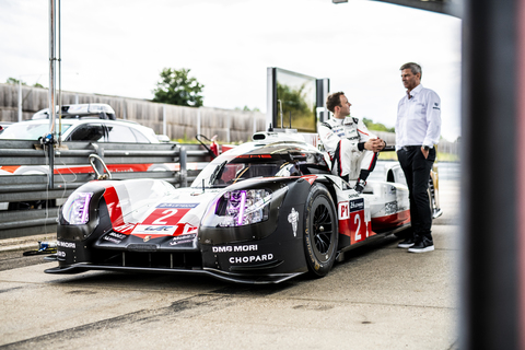 Porsche 919 Hybrid Le Mans 2017 Timo Bernhard.jpg