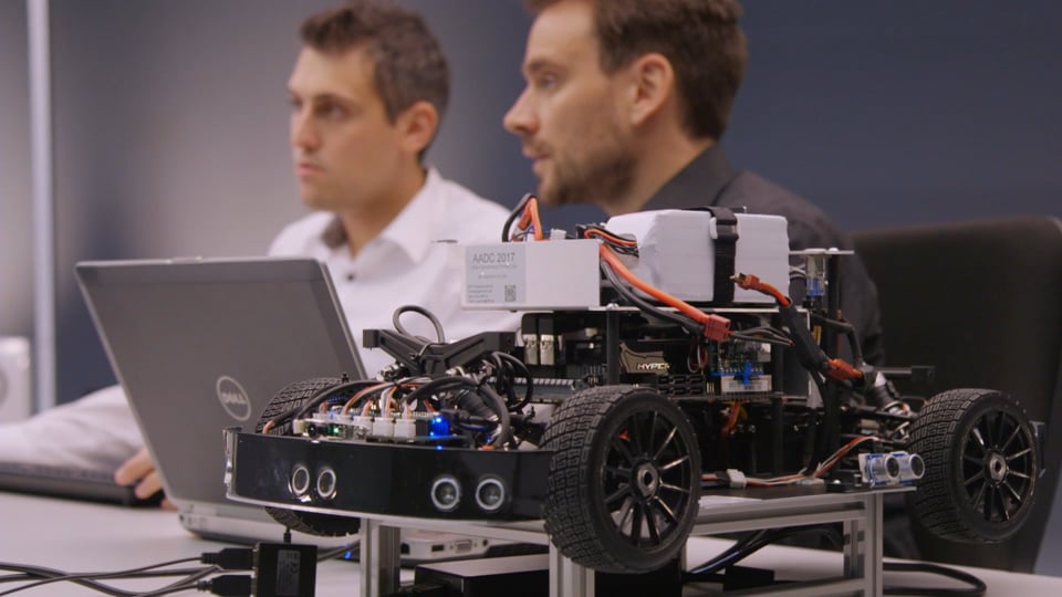 Audi – AI:  Künstliche Intelligenz auf dem Weg zum selbstfahrenden Auto | selected by motomovie