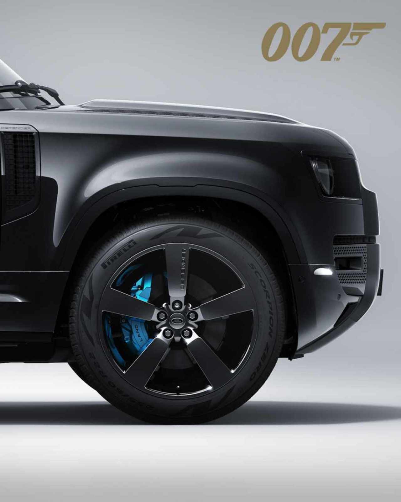 Neuer 007-Kinohit "Keine Zeit zu sterben" liefert die Inspiration zum exklusiven Sondermodell Land Rover Defender V8 Bond Edition.