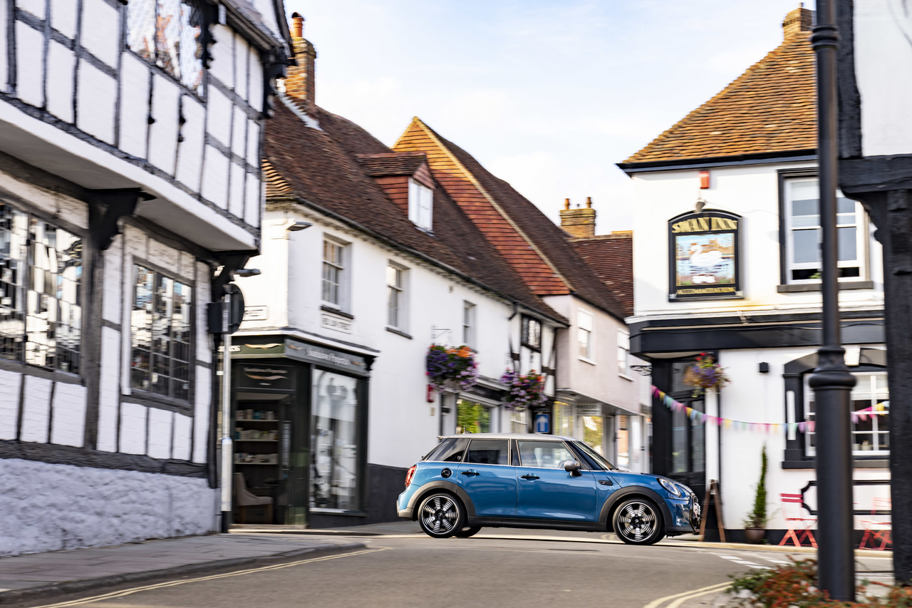 Goodwood, Dampf und alte Schlösser: Im MINI Cooper S 5-Türer durch West Sussex.