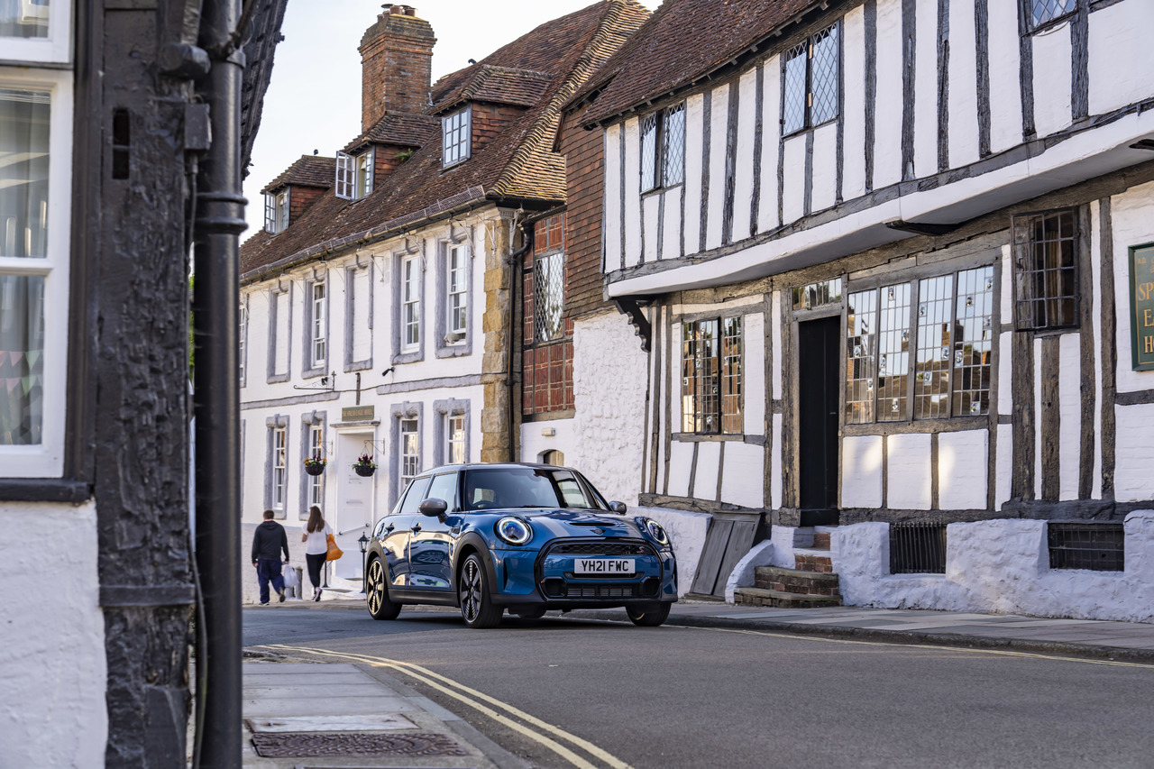 Goodwood, Dampf und alte Schlösser: Im MINI Cooper S 5-Türer durch West Sussex.