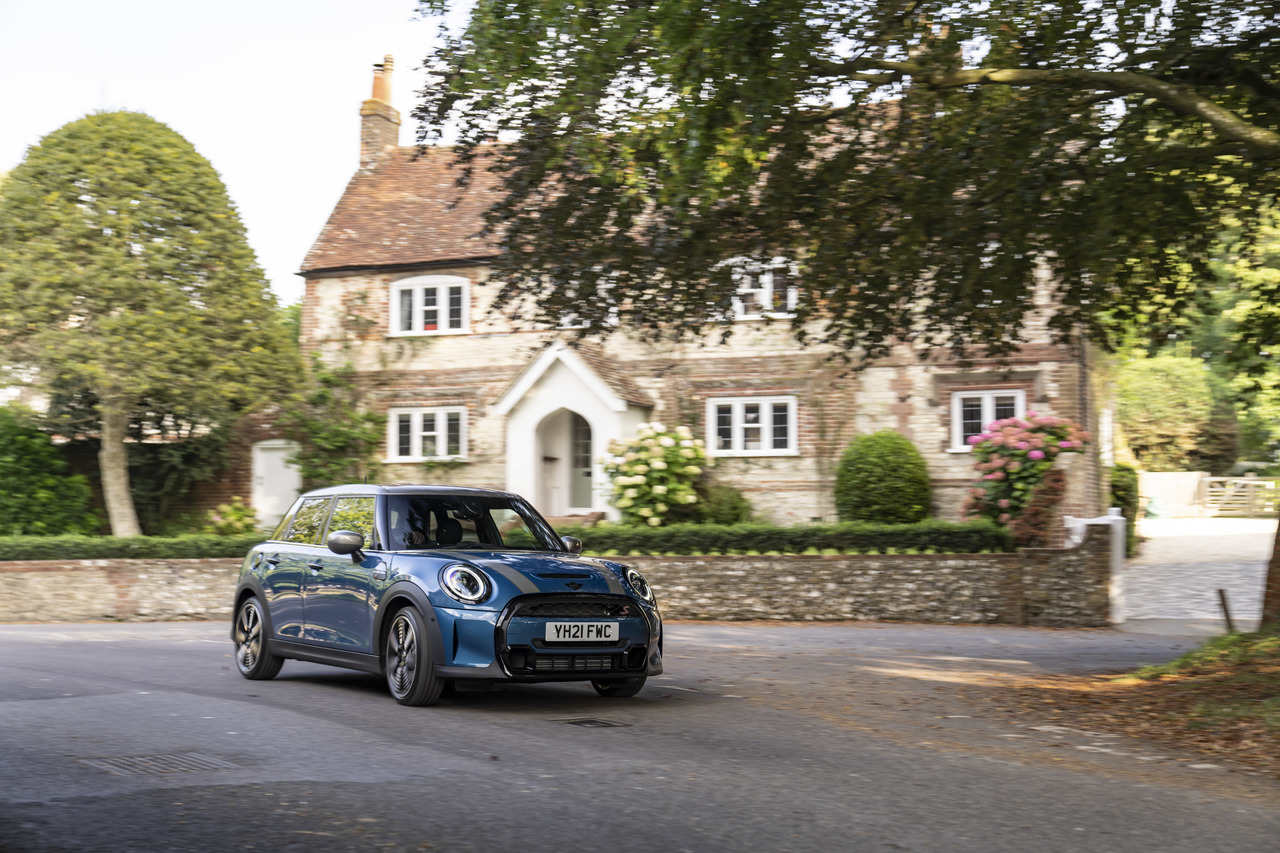 Goodwood, Dampf und alte Schlösser: Im MINI Cooper S 5-Türer durch West Sussex.