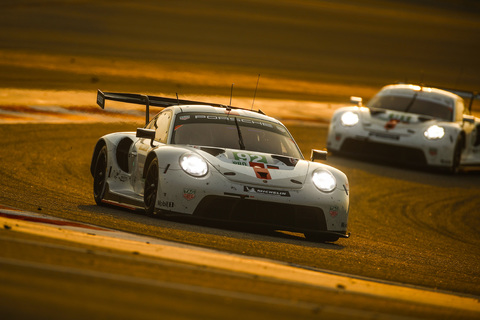 Porsche 911 GT3 Bahrain WEC 2021 Sieger .jpg