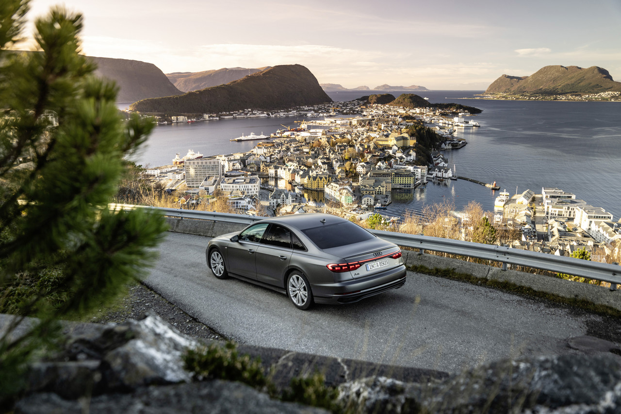 Emotionale Premiummobilität: Innenraum des Audi A8 bietet hochwertiges Erlebnisangebot.