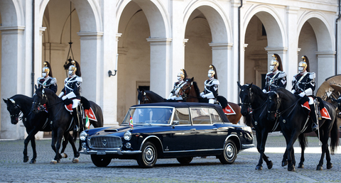 Quirinalspalast feier Lancia 115-jährige Geschichte Oldtimer.jpg