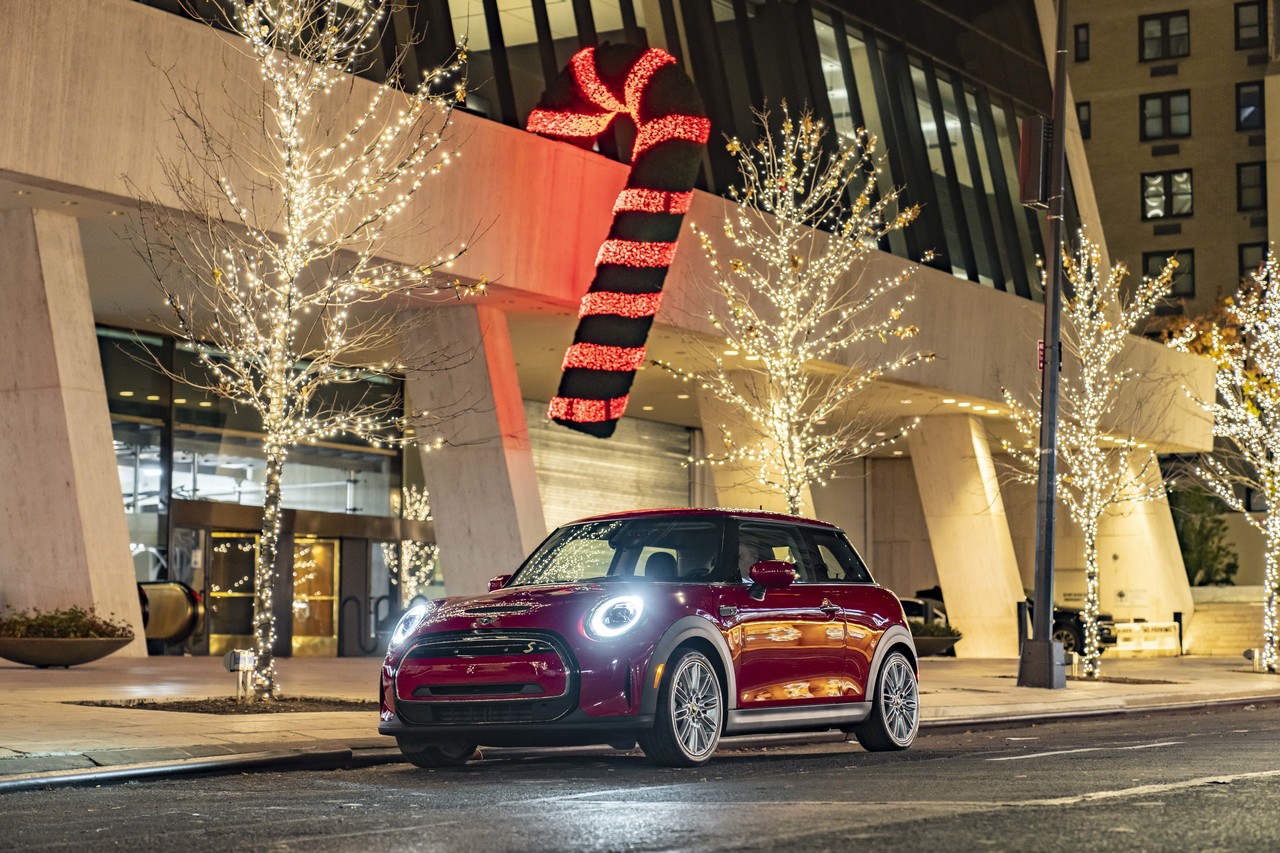 Der MINI Electric allein in New York.