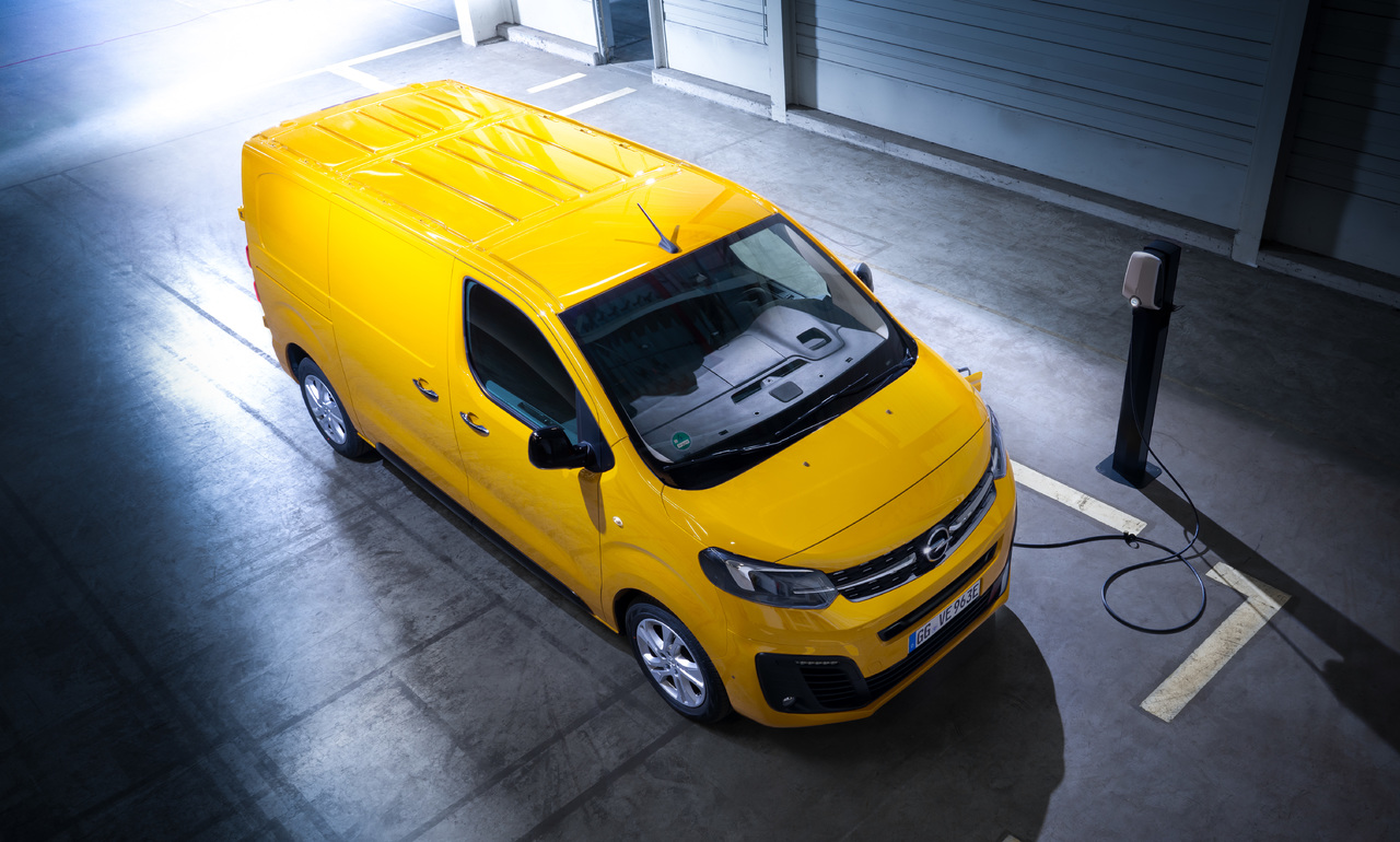 Von Opel Corsa-e bis Vivaro-e: Serienmäßig schnellladen mit 100 kW Gleichstrom.