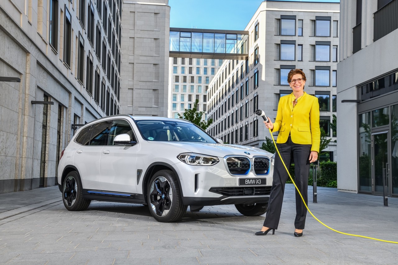 Vorstandsmitglieder der BMW AG im Interview: „Wir machen Laden noch einfacher und komfortabler“.