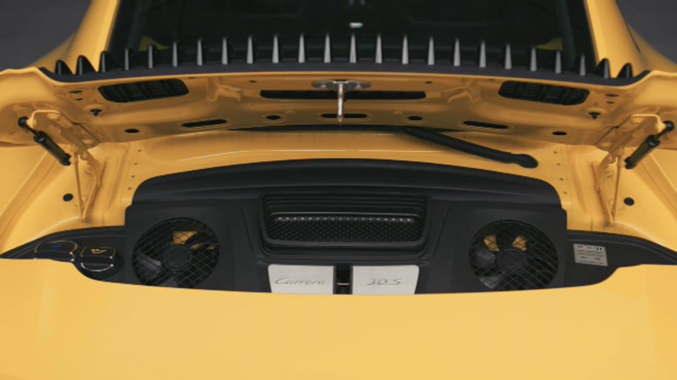 Classic and modern: a meeting of two 911s