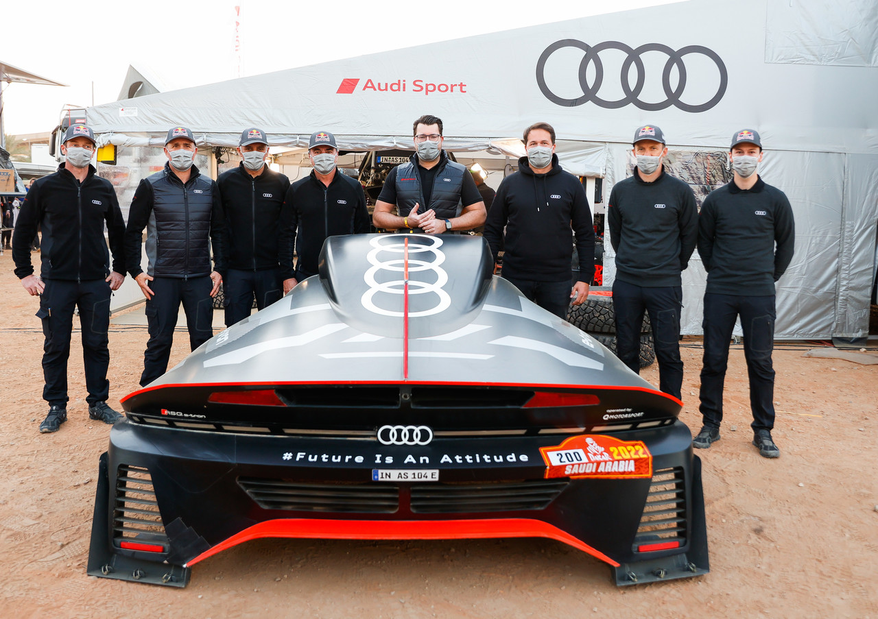 Audi RS Q e-tron bei der Rallye Dakar: Erfolgreicher Start in ein neues Zeitalter .