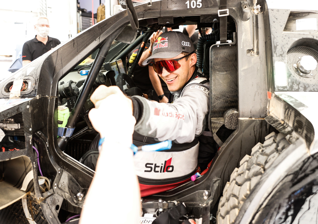 Audi RS Q e-tron bei der Rallye Dakar: Erfolgreicher Start in ein neues Zeitalter .