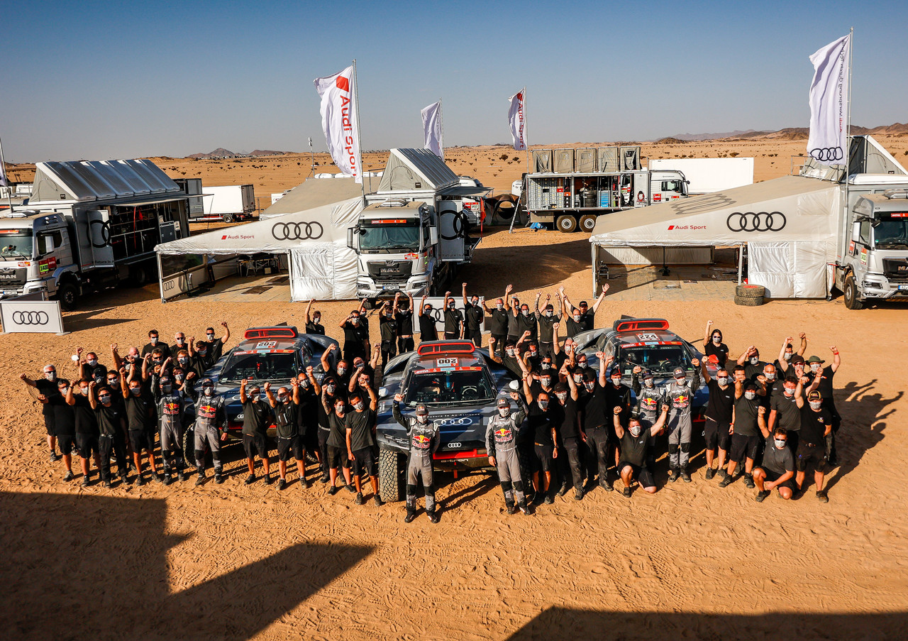 Audi RS Q e-tron bei der Rallye Dakar: Erfolgreicher Start in ein neues Zeitalter .